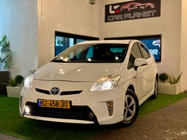 טויוטה פריוס