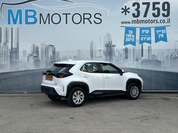 טויוטה יאריס קרוס