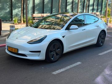 טסלה MODEL 3