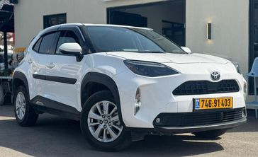 טויוטה יאריס קרוס