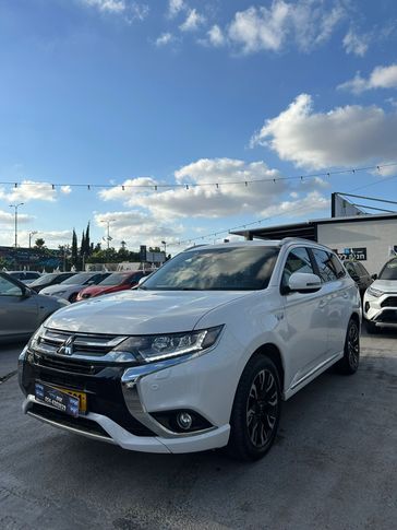 מיצובישי אאוטלנדר