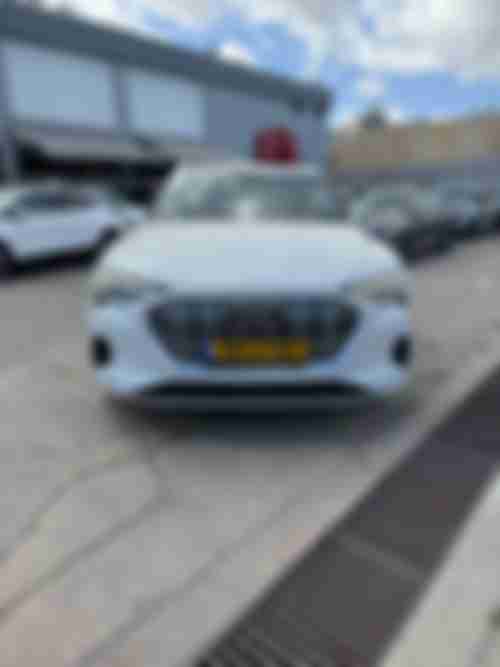 אאודי E-tron קדמי-2