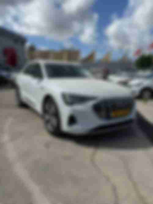 אאודי E-tron ימין-3